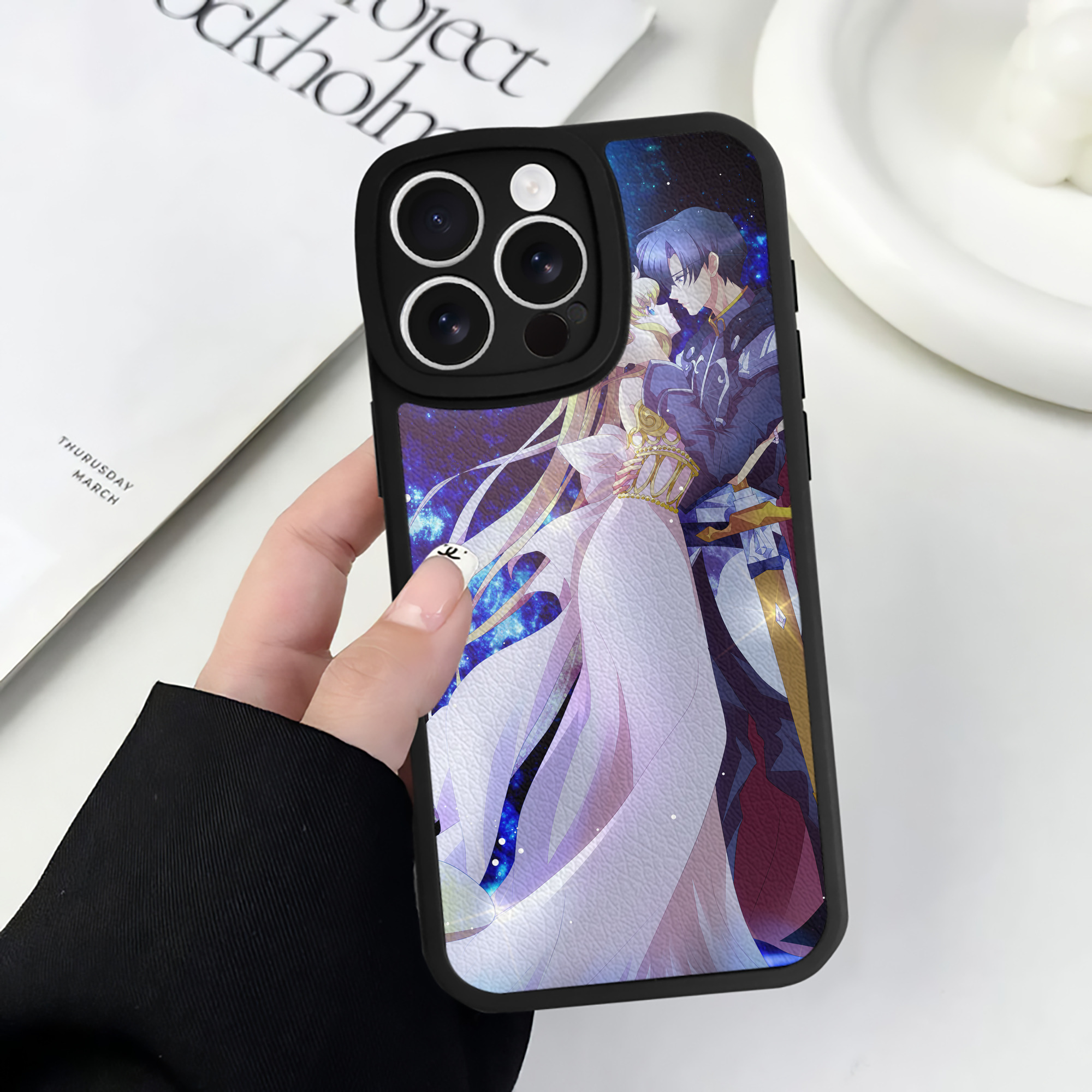 （画像用） 美少女戦士セーラームーン Sailor Moon 【iPhone 16シリーズ対応】シリコンスマホケース（レザー調） 材質：シリコン